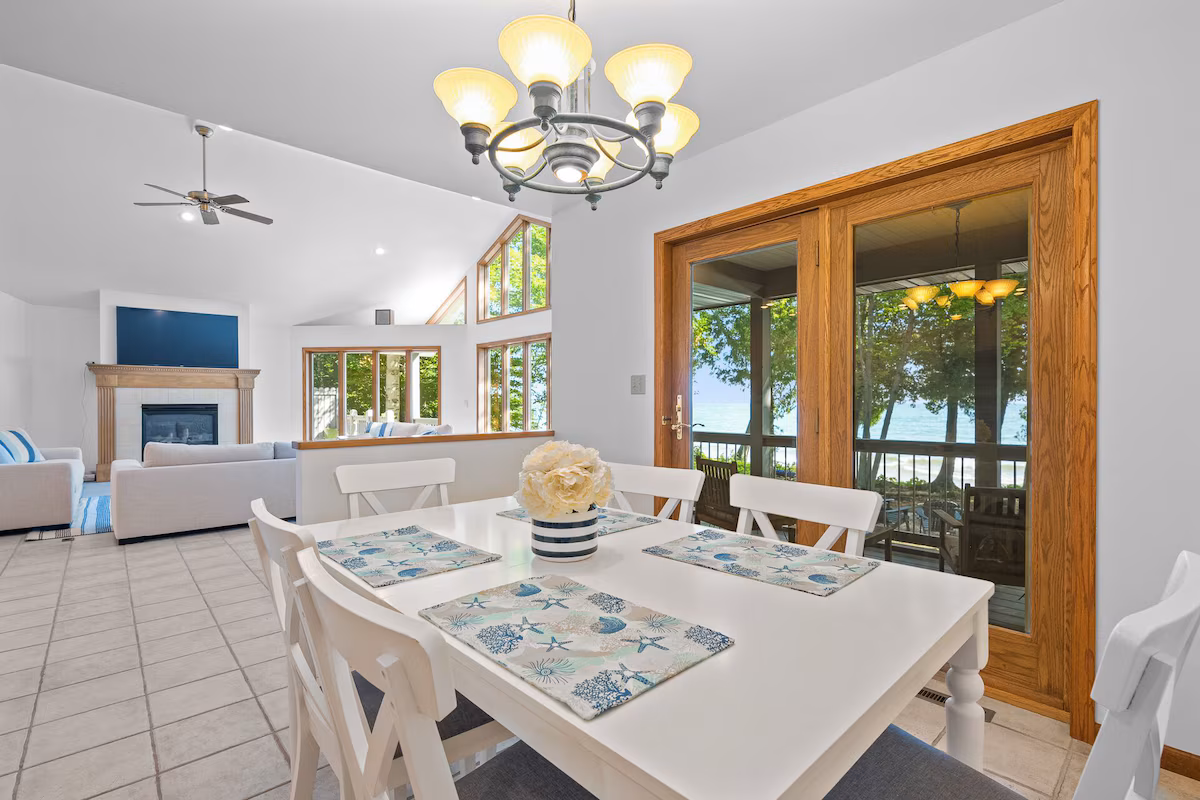 Dining room with seating for the whole family